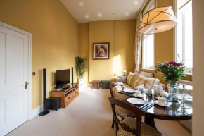 Arkle - Five Star Town Centre Apartment, Cheltenham